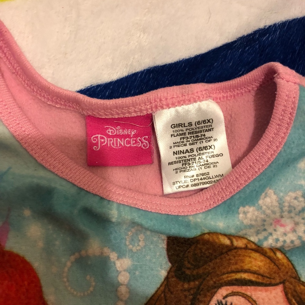 Princess pjs - Picture 2 of 3